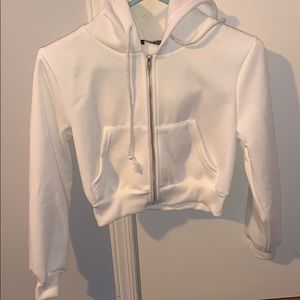 White zip up hoodie cropped